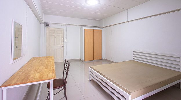 1 Bed Condo · Bang Khun Thian, bangkok — photo 1