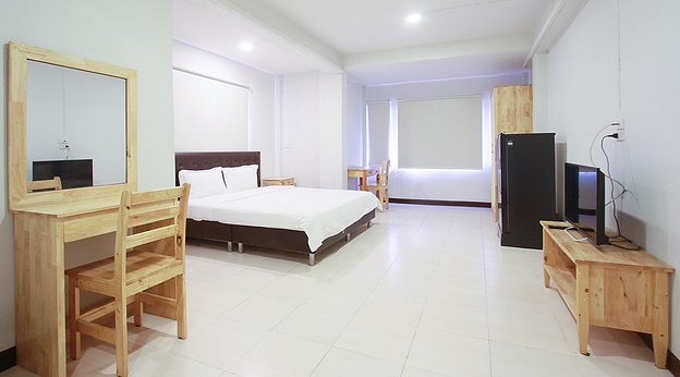 Condo · Bang Rak, bangkok — photo 1
