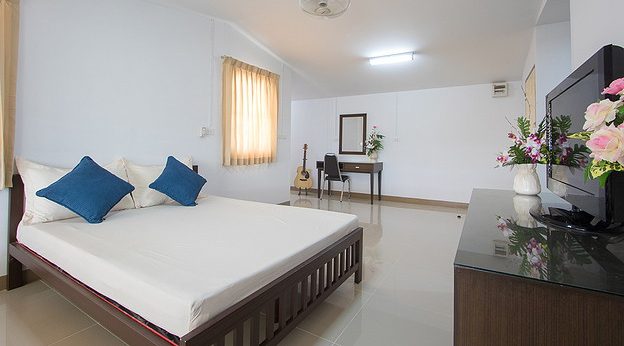 Condo — photo 1
