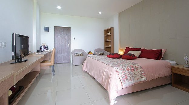 1 Bed Condo — photo 2