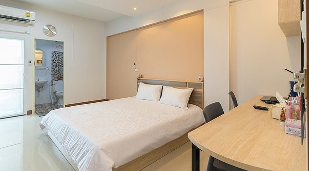 Room 52 Apartment