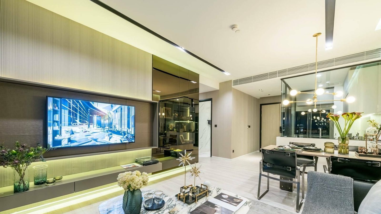 2 Bedroom Condo for sale at The Room Phayathai — photo 3