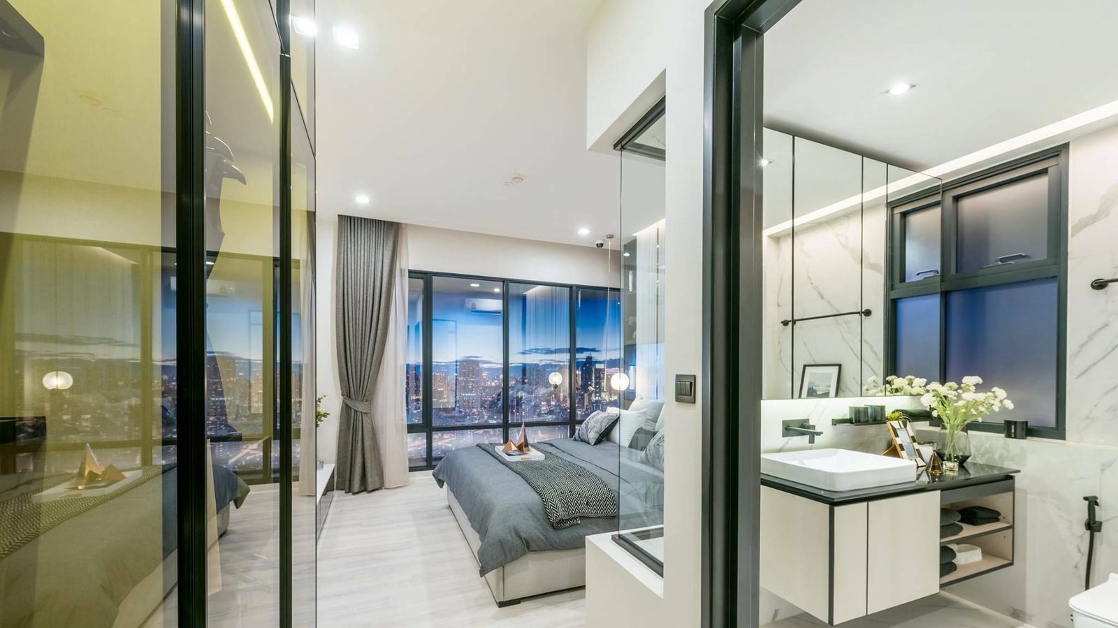 2 Bedroom Condo for sale at The Room Phayathai — photo 4