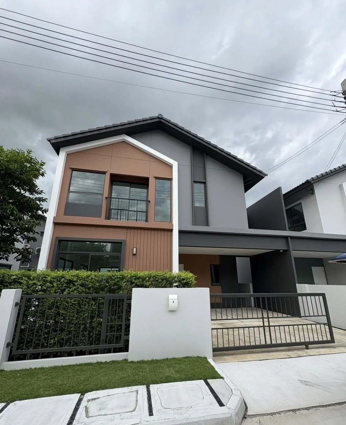 3 Bedroom House for rent at Anasiri Chaiyapruek – Wongwaen — photo 1