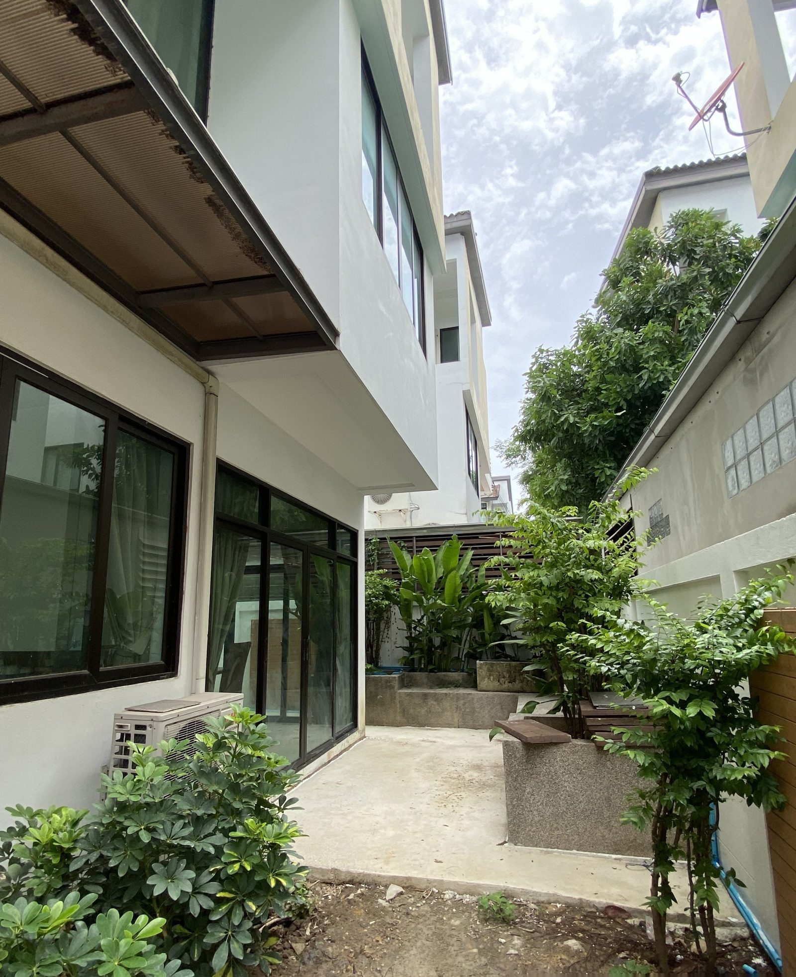 3 Bedroom Townhouse for rent at Viridian Ratchapruek — photo 2