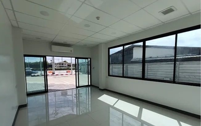 Retail space for rent at Port09 Warehouse