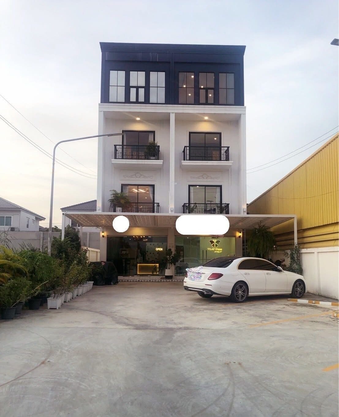 For sale & rent 4-storey commercial building stand alone with parking lot Nonthaburi — photo 1
