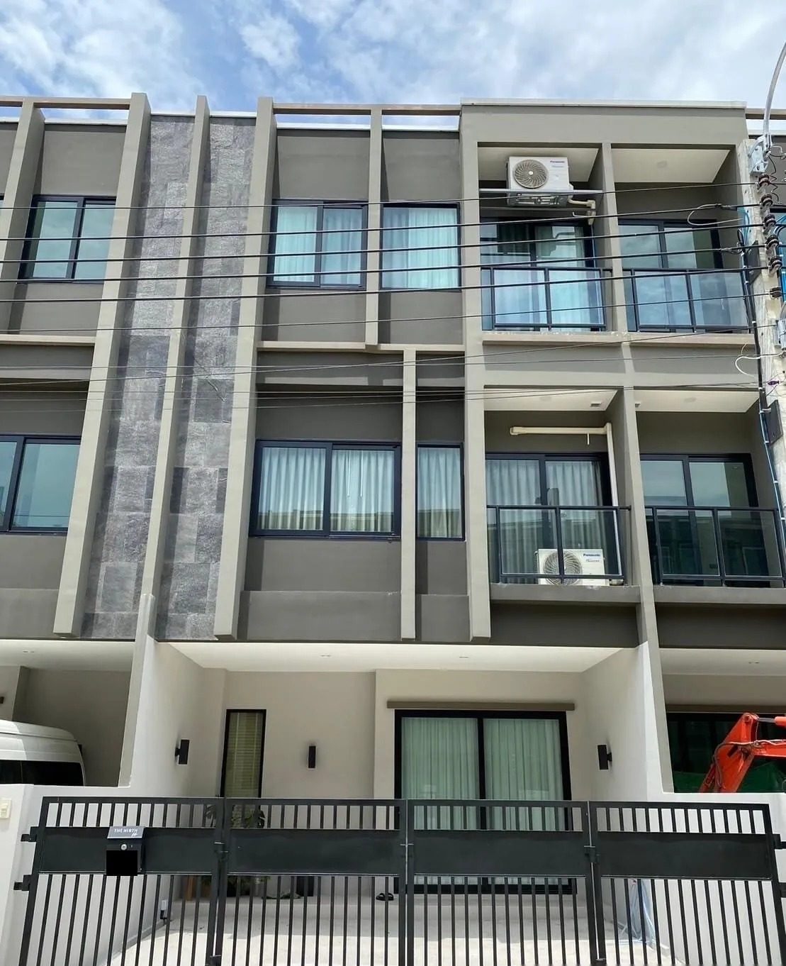 3 Bedroom Townhouse for rent at The Mirth Lite Rachaphruek-Rama 5 — photo 2