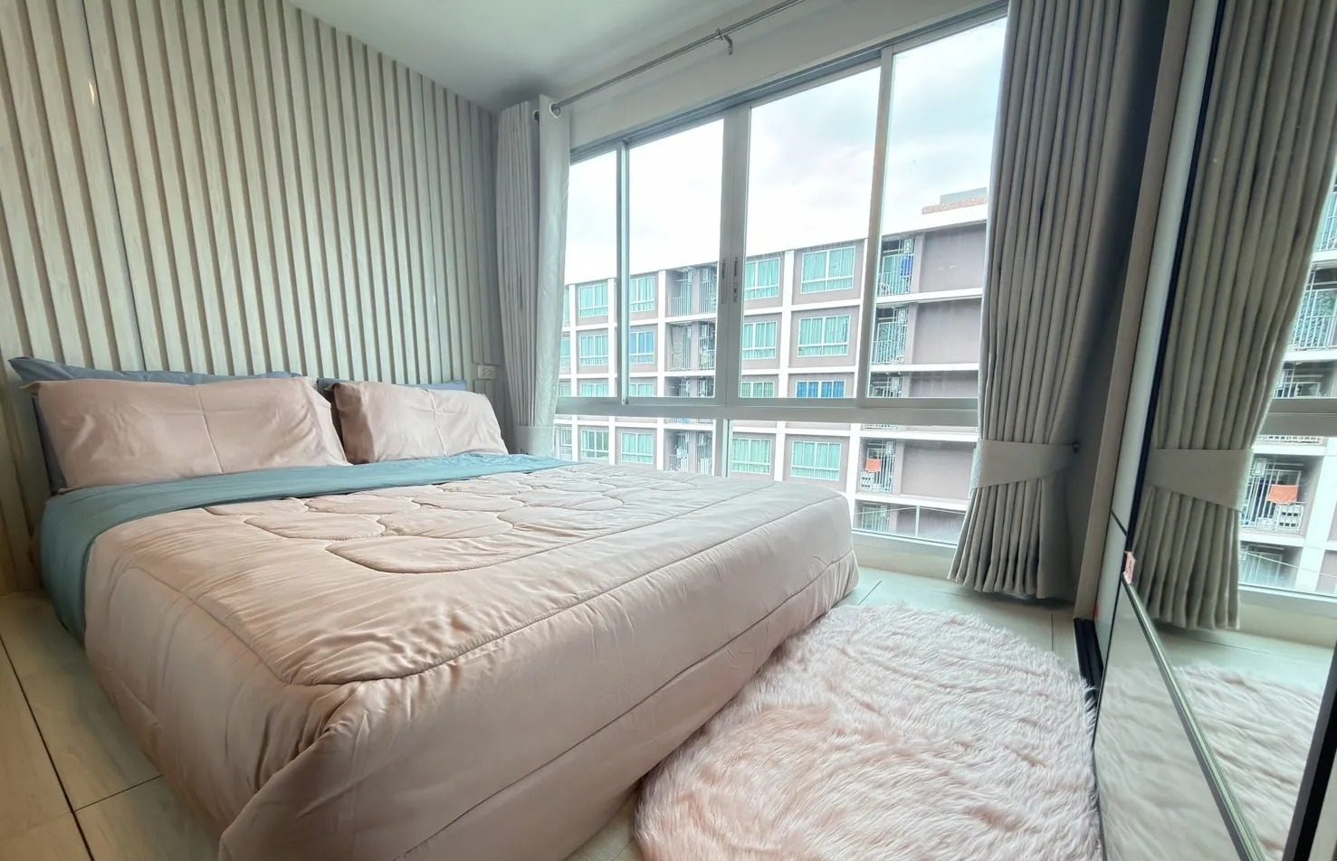 1 Bedroom Condo for rent at Baan Koo Kiang — photo 2