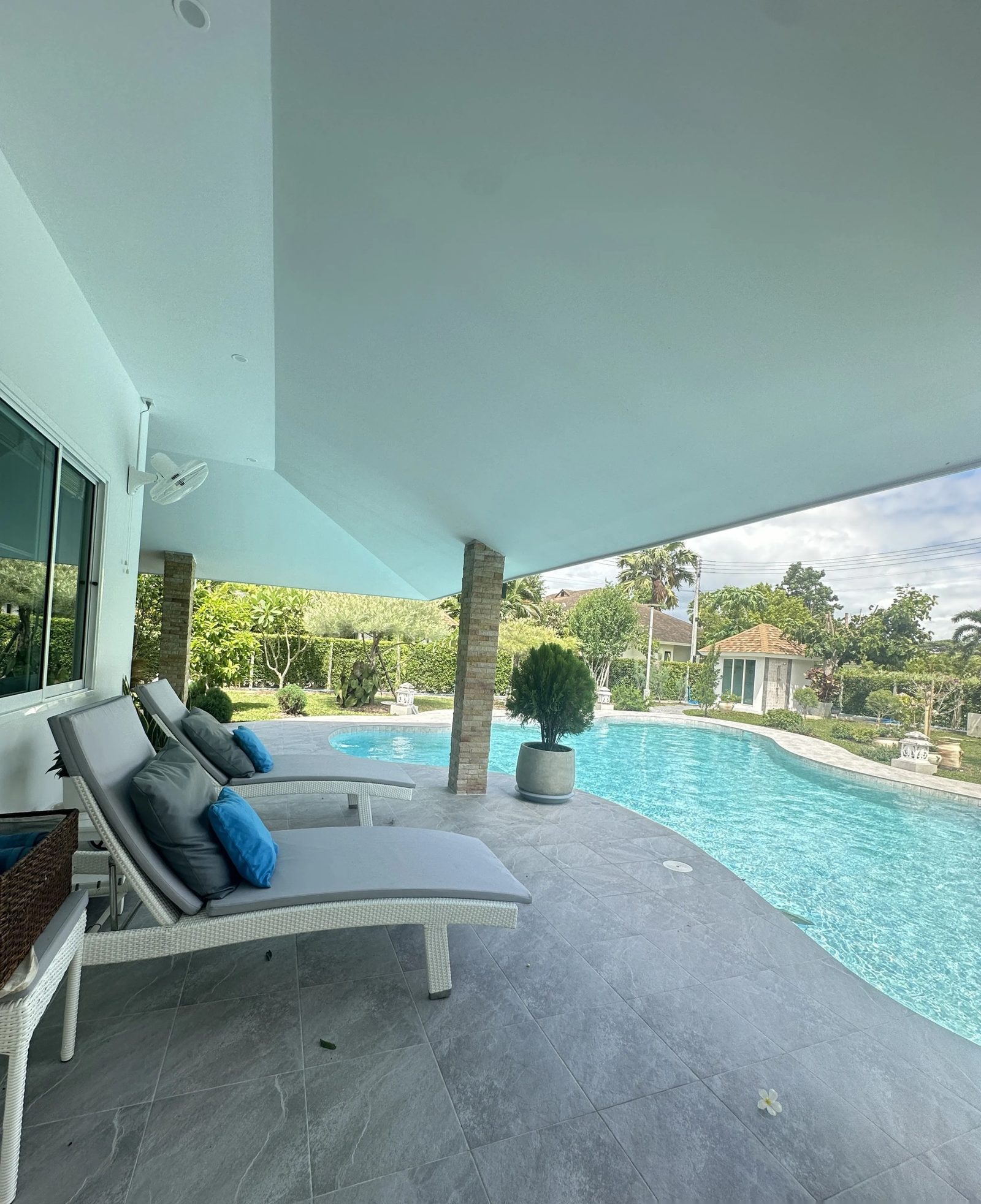 Peaceful Luxury Living in a Private Tropical Oasis — photo 2