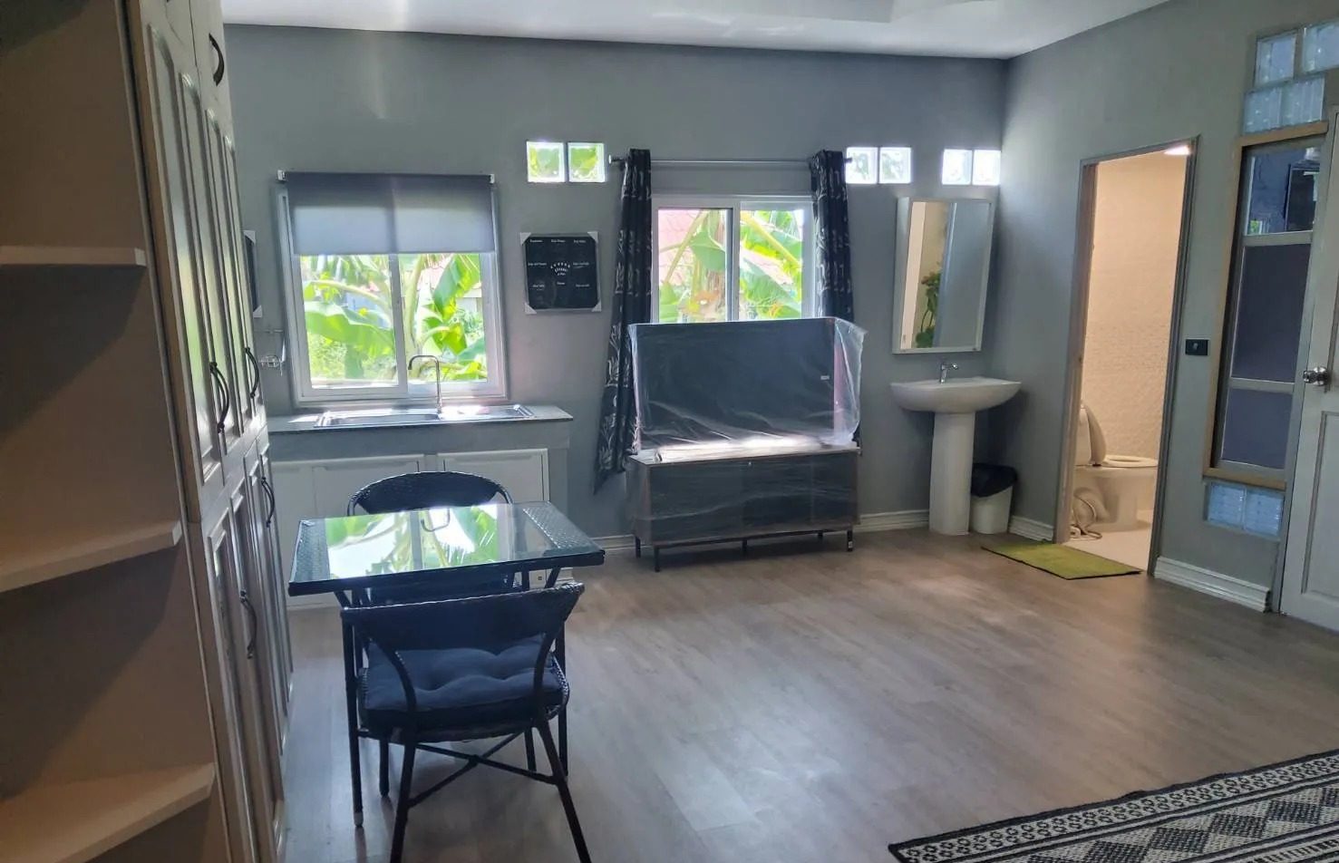 1 Bedroom Apartment for rent at Praephan Apartment — photo 2