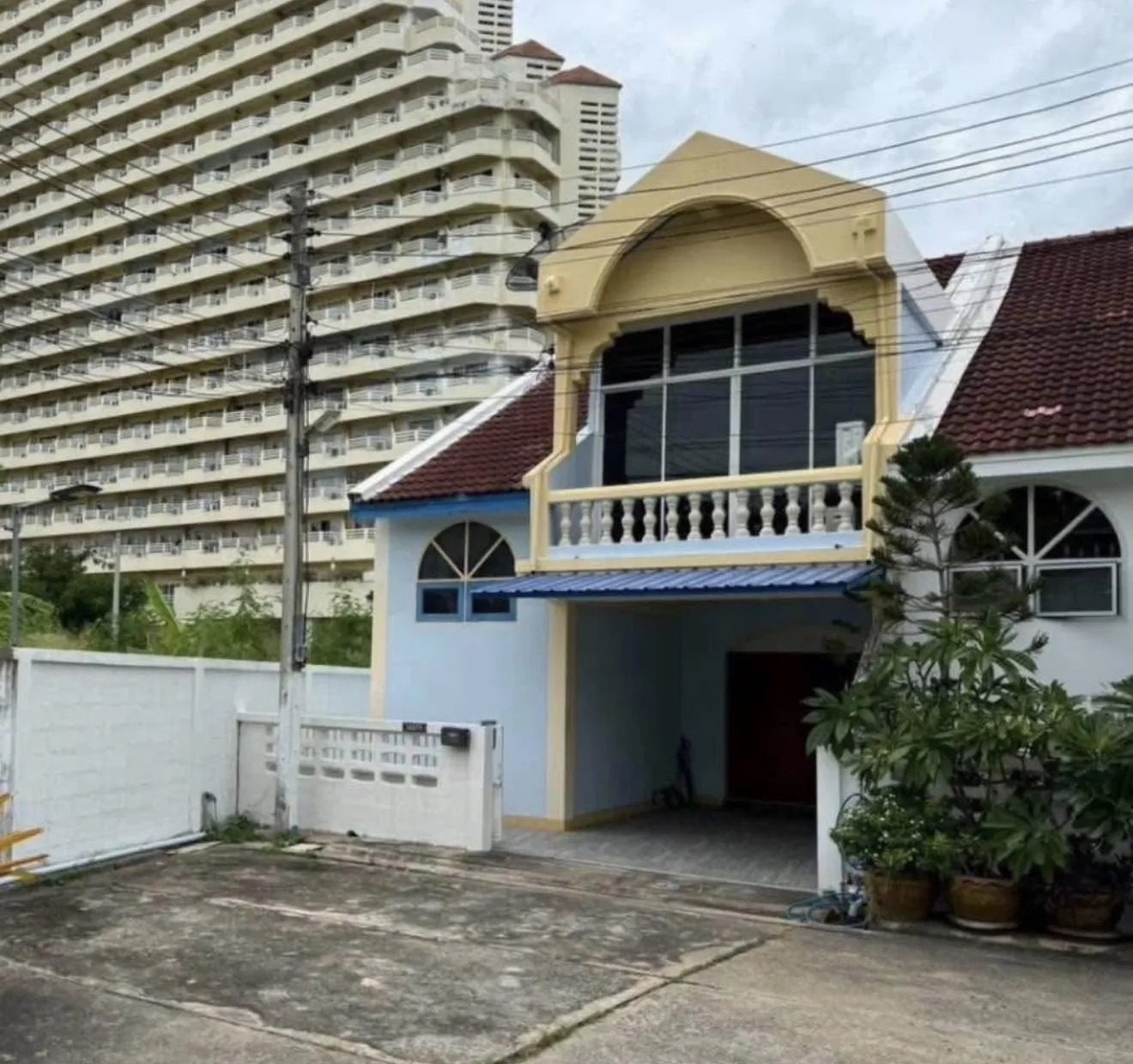 Fully Furnished Corner Townhouse near the Beach for rent — photo 2