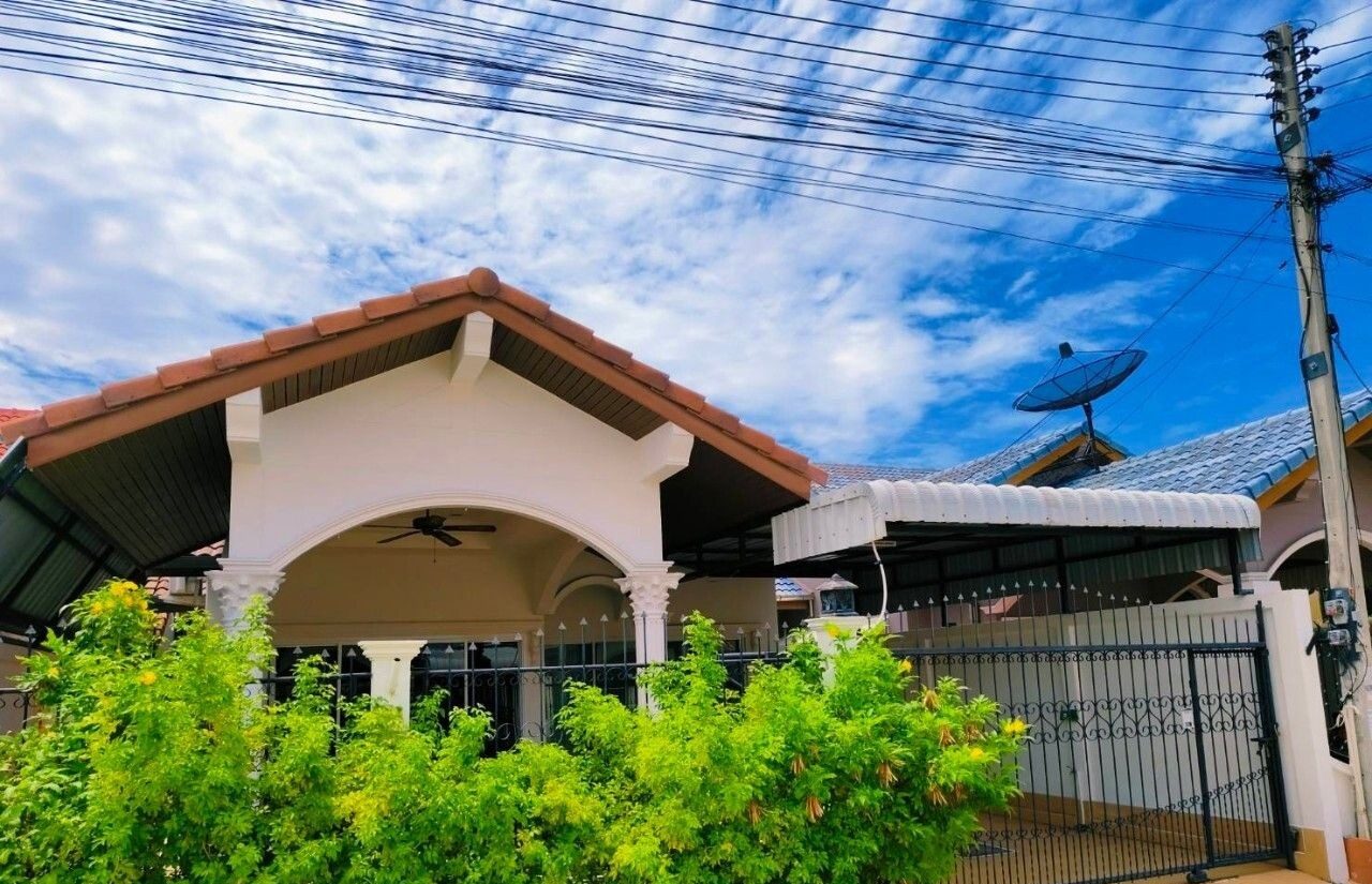 House Close to Market Village for Rent — photo 1
