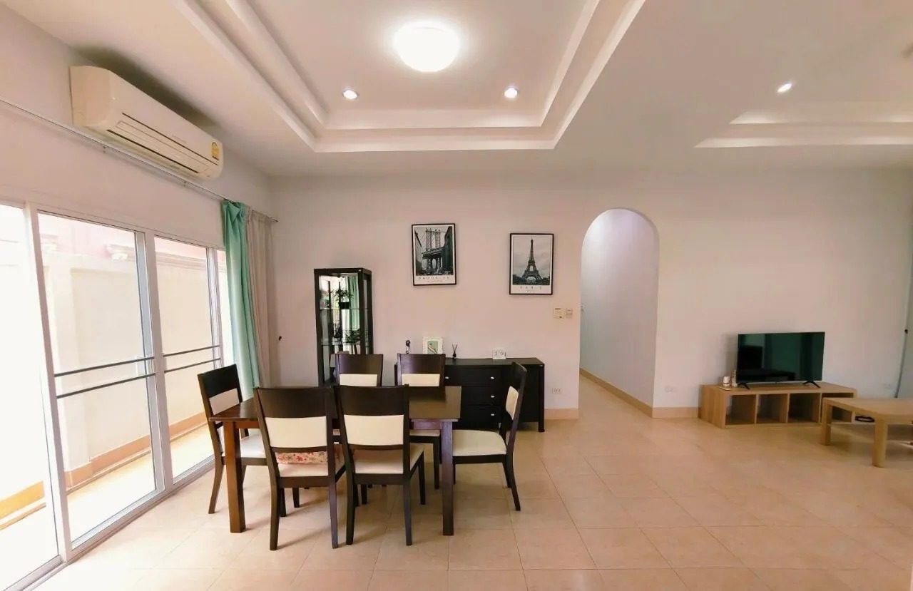 House Close to Market Village for Rent — photo 3