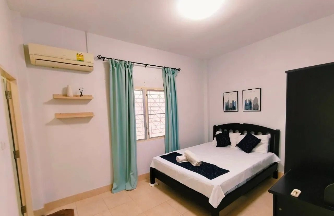 House Close to Market Village for Rent — photo 4