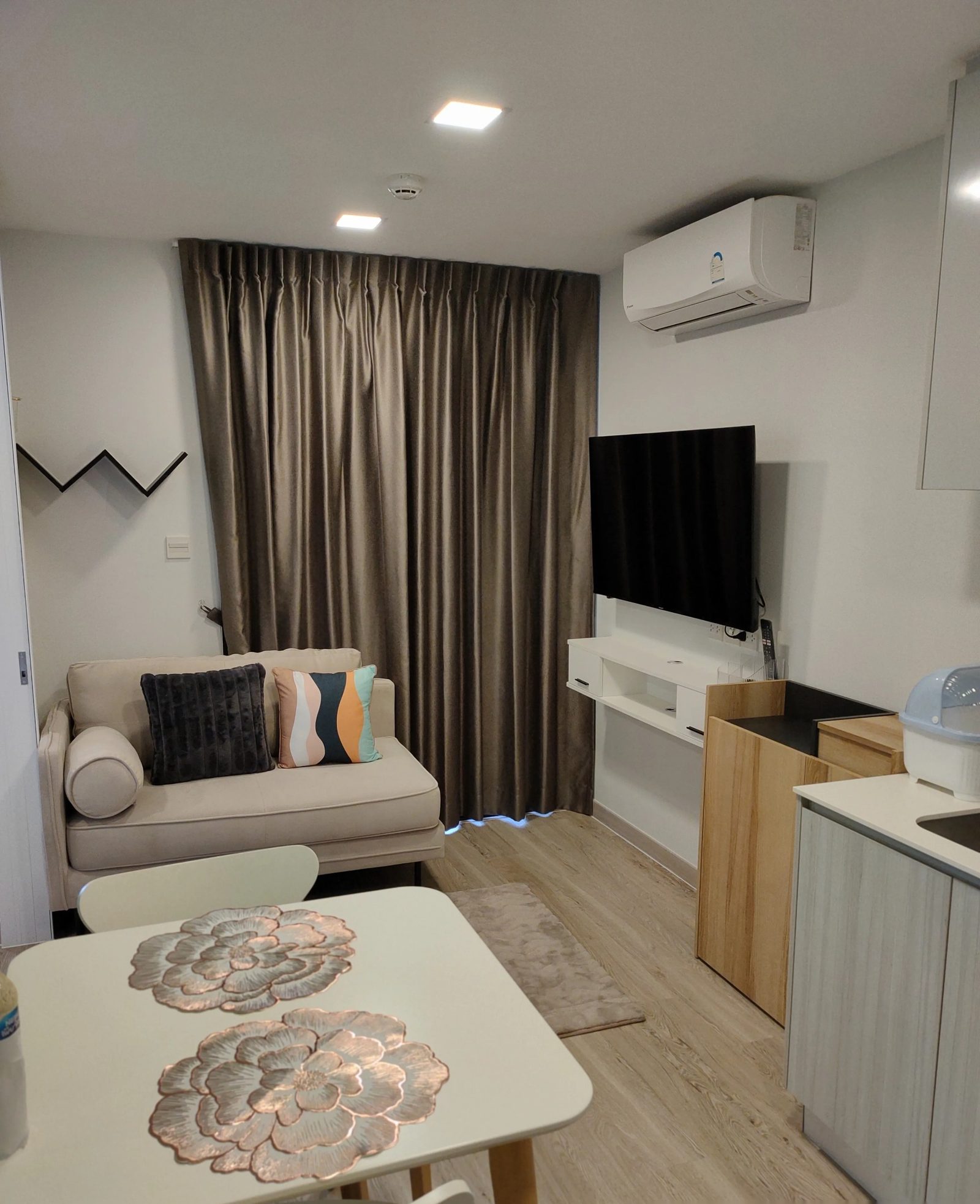 1 Bedroom Condo for rent at Marvest — photo 5