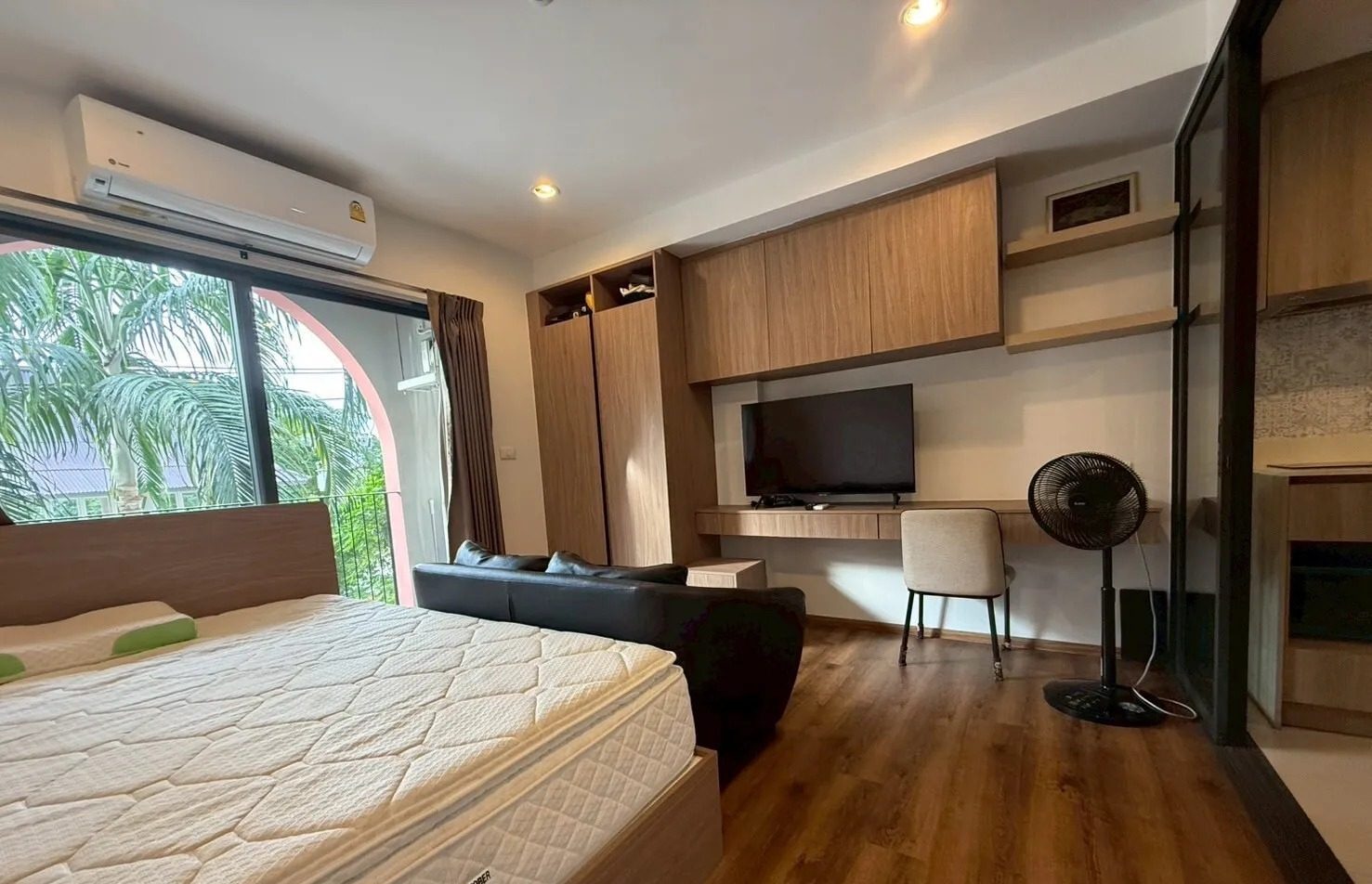 Studio Condo for rent at La Habana