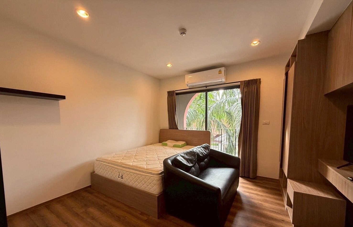 Studio Condo for rent at La Habana — photo 2