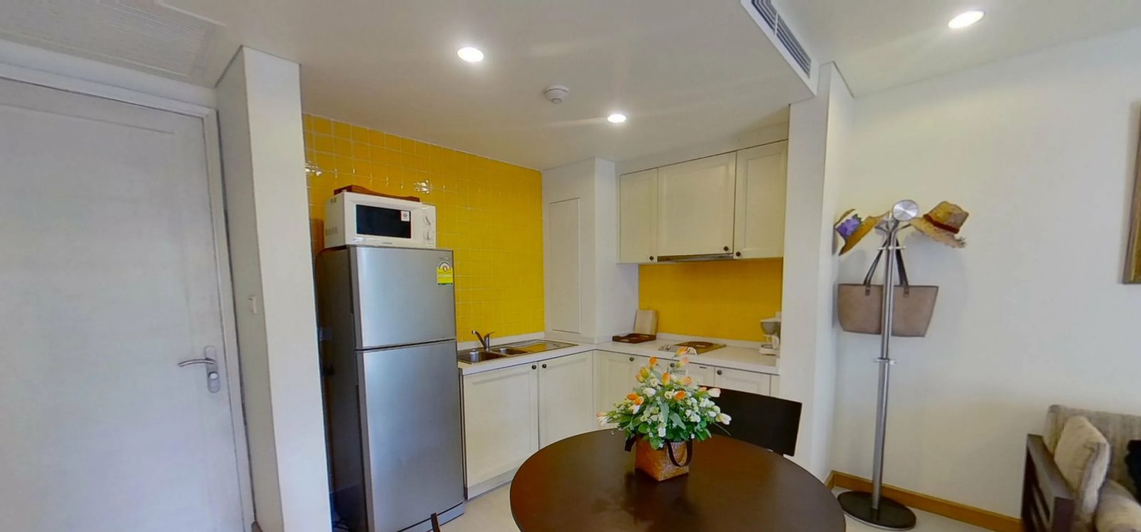 1 Bedroom Condo for rent at Mykonos Condo — photo 3