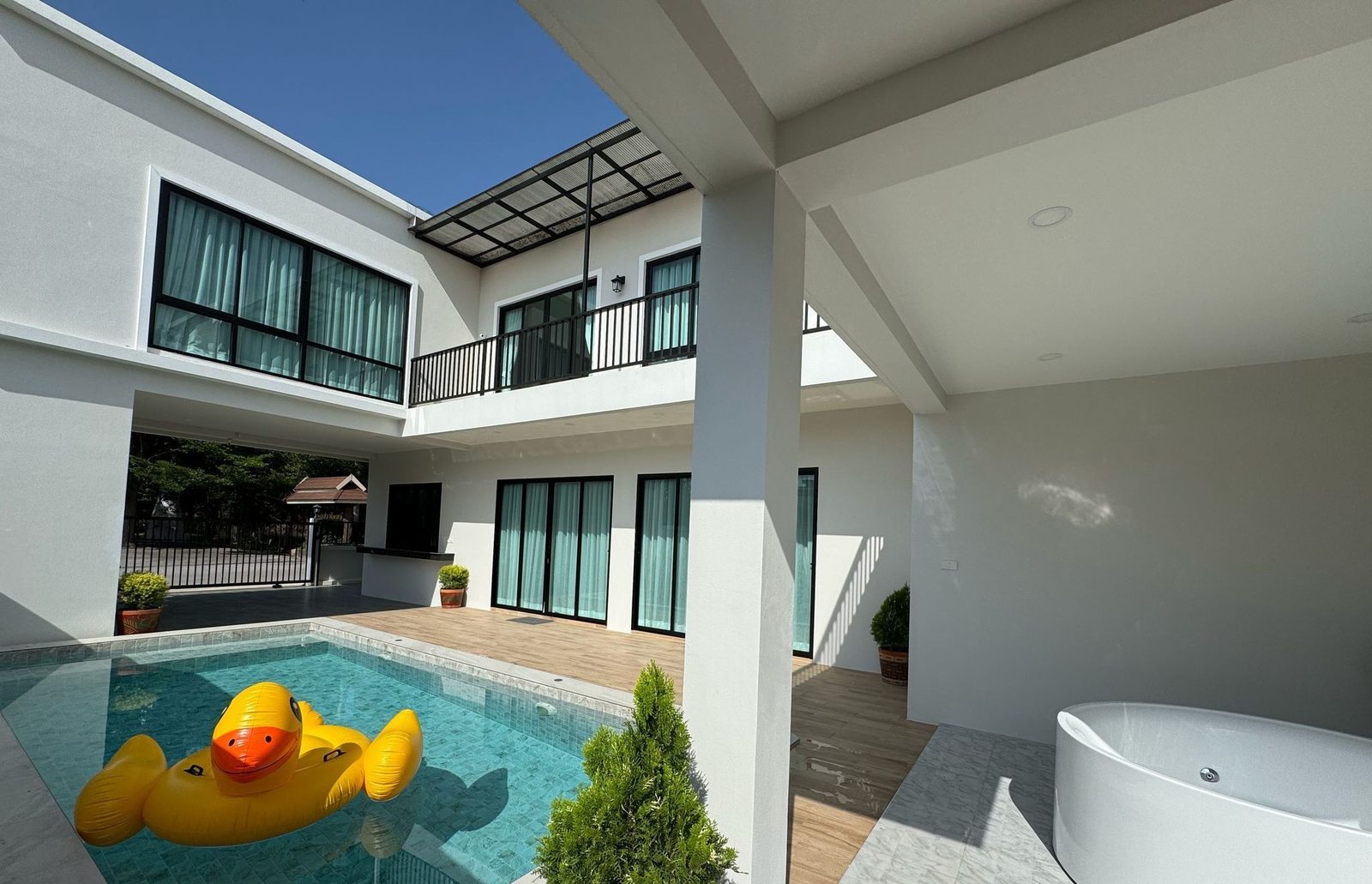 Stunning Brand New 4-Bedroom Pool Villa, — photo 2