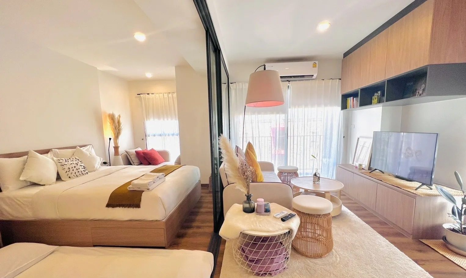 Studio Condo for rent at La Habana — photo 2
