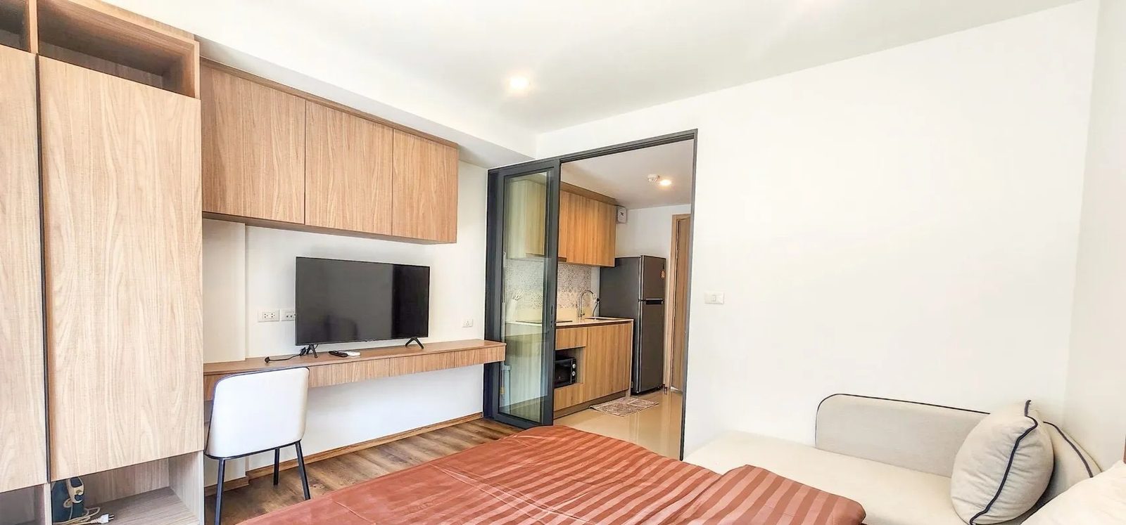 1 Bedroom Condo for rent at La Habana — photo 2
