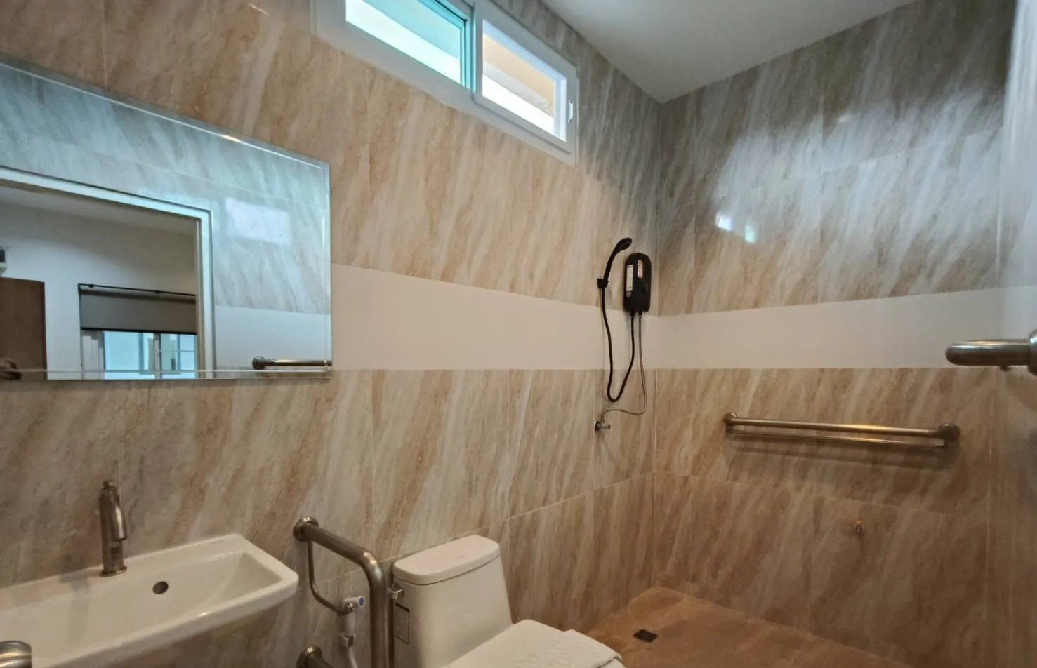 2 Bedroom Apartment for rent at New Horizon — photo 5