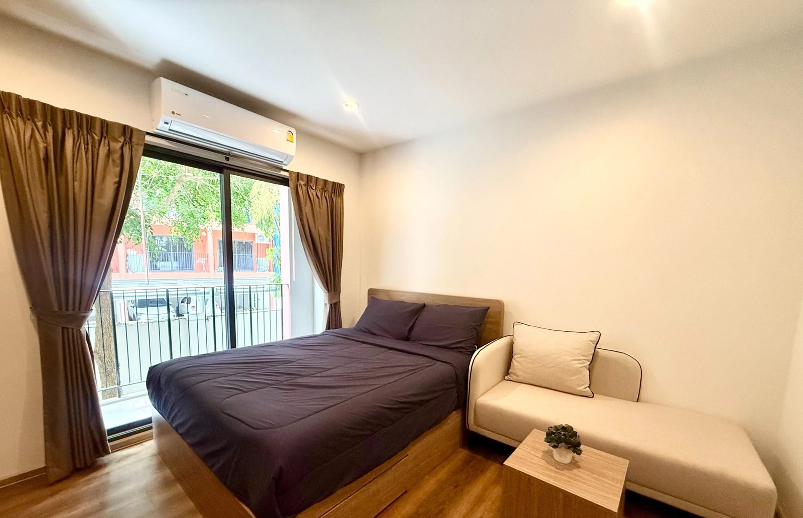 Studio Condo for rent at La Habana