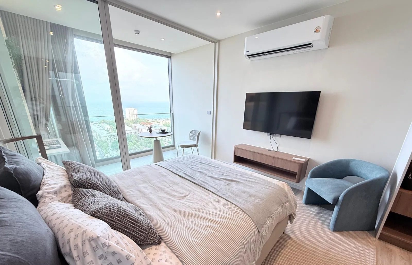 Studio Condo for rent at Vehha