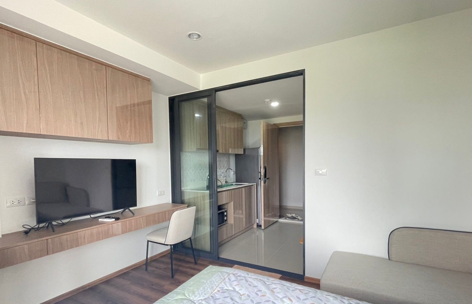 Studio Condo for rent at La Habana — photo 1