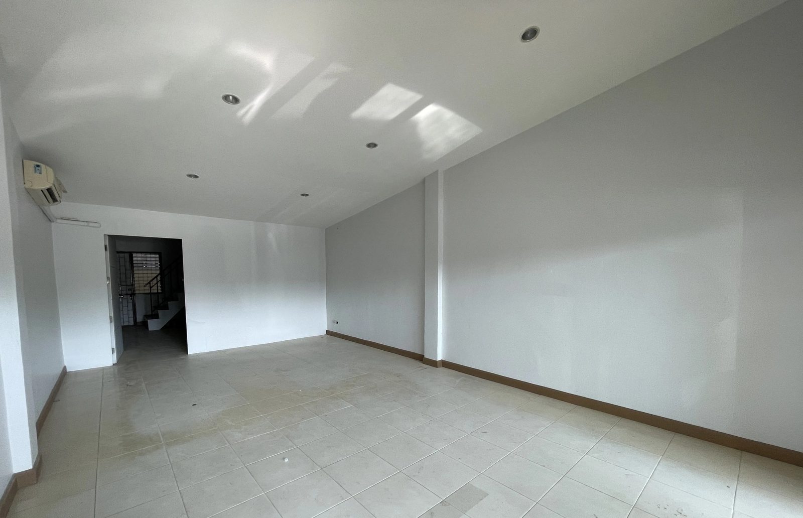 3 Storey Shophouse for Rent in Nong Kae