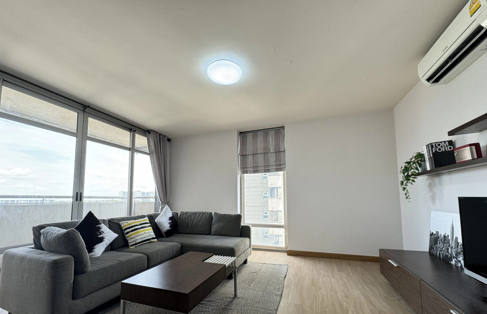 2 Bedroom Condo for rent at Lakeview Condominiums Geneva 1 — photo 2