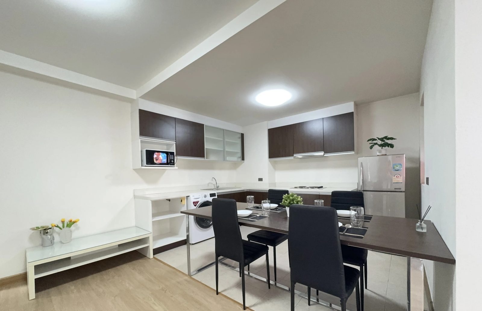 2 Bedroom Condo for rent at Lakeview Condominiums Geneva 1 — photo 3