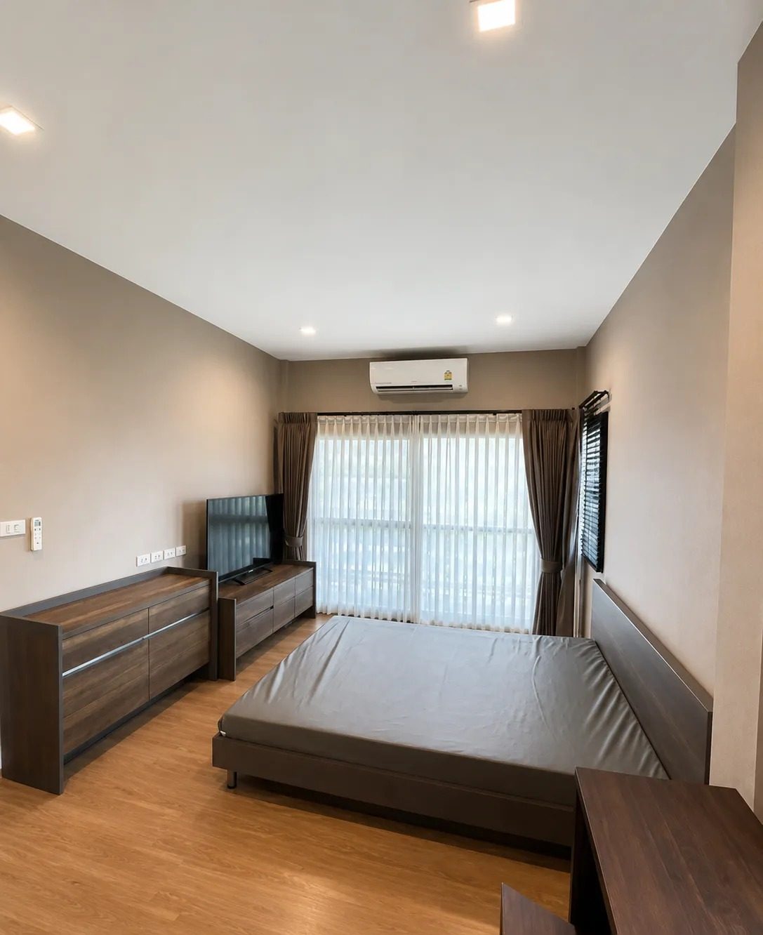4 Bedroom House for rent at VENUE Rama 5 — photo 1