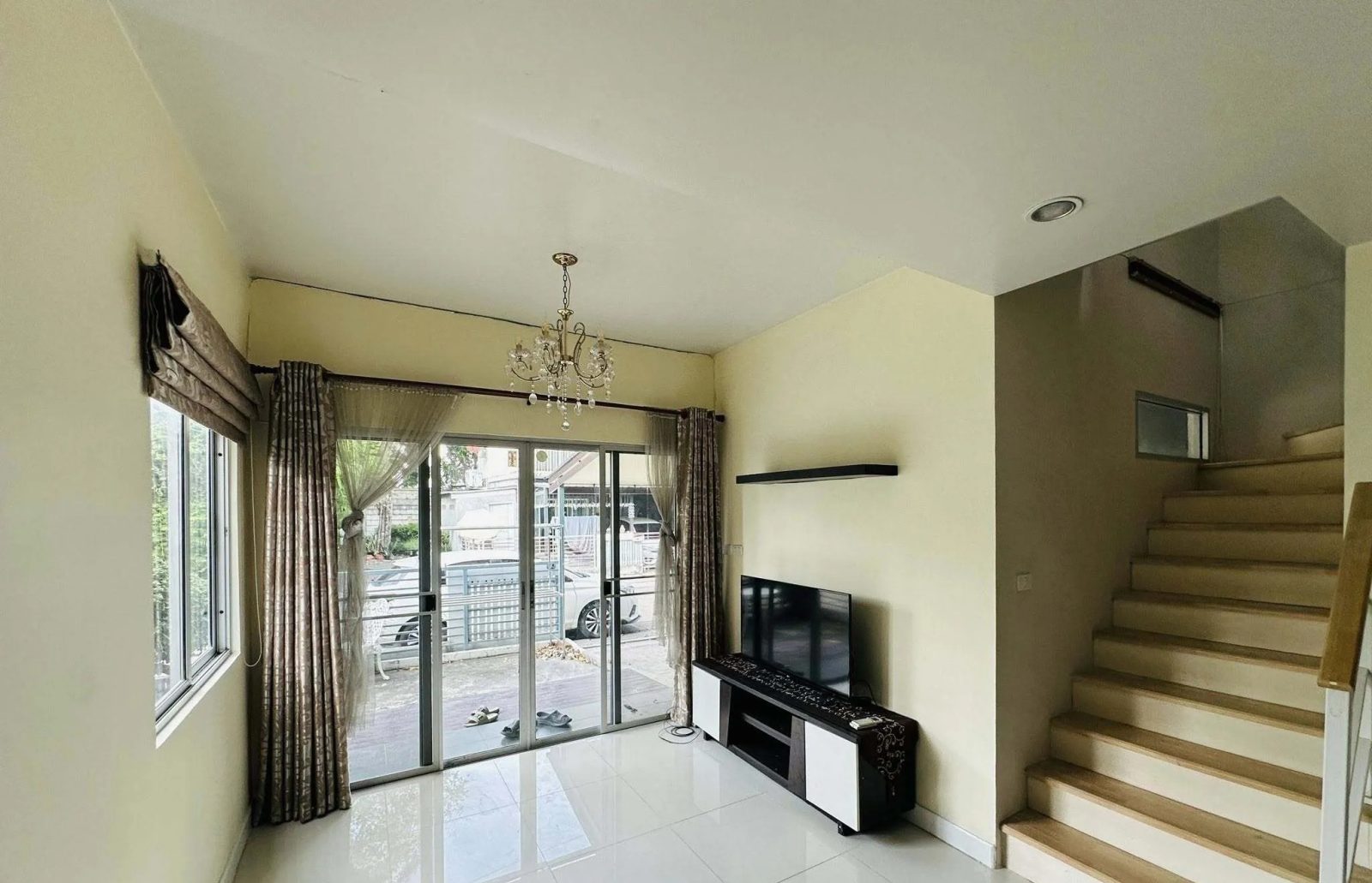 3 Bedroom Townhouse for rent at The Connect Chaeng Watthana 1 — photo 2