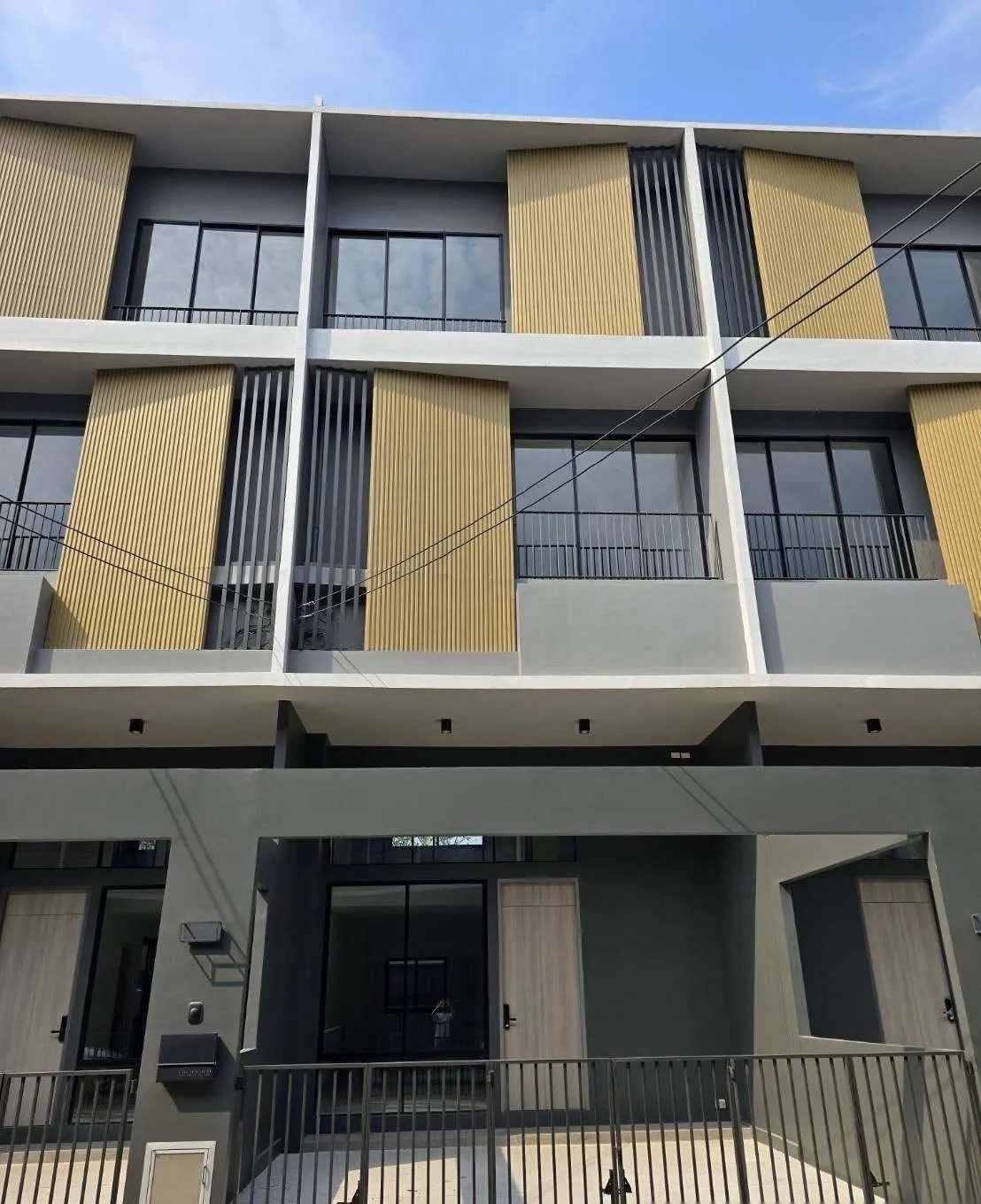 4 Bedroom Townhouse for rent at Nue Cove North Ratchapruek — photo 1