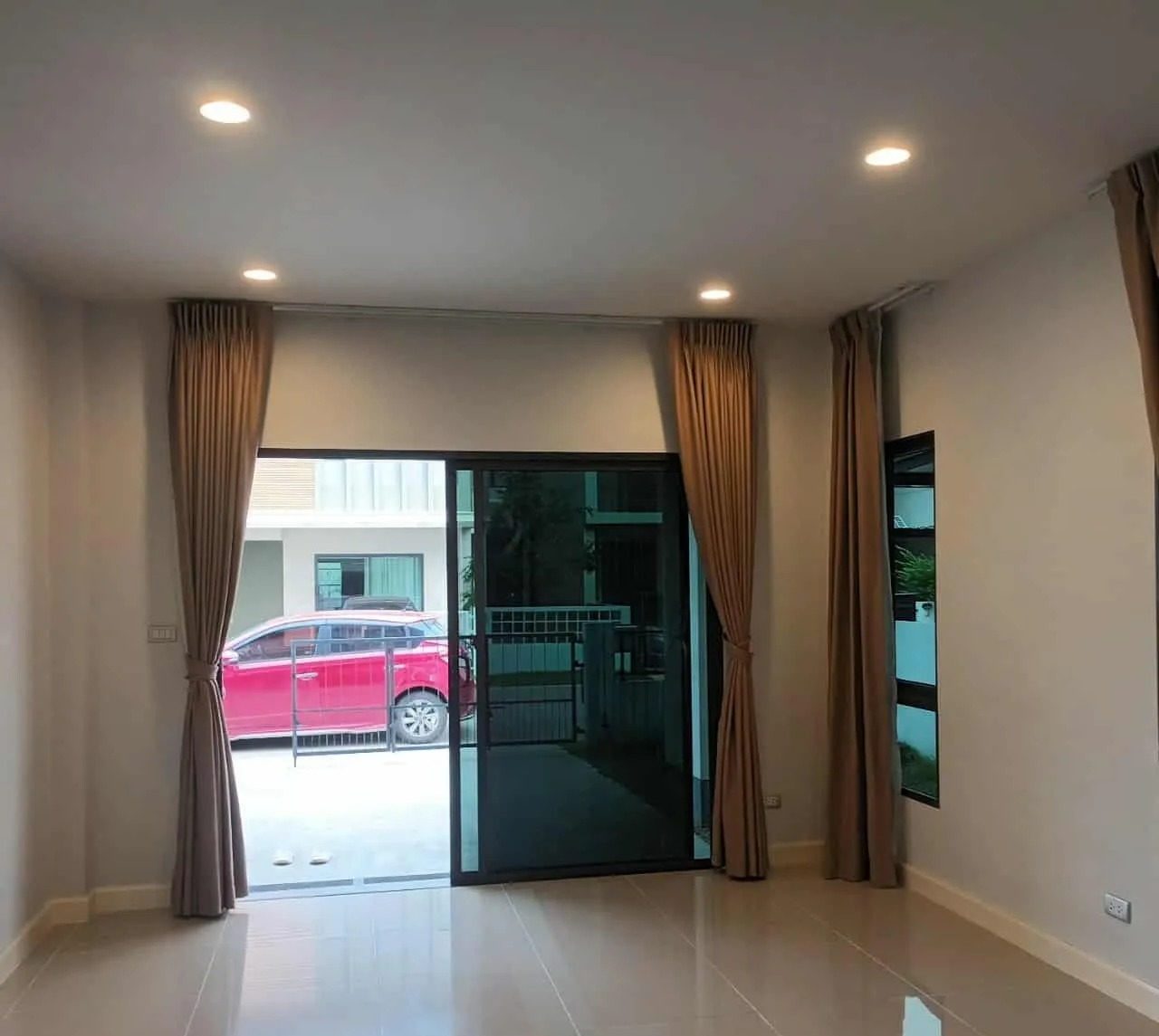 3 Bedroom Townhouse for rent at Anabuki Thanahabitat Maha Chesadabodin Bridge — photo 2