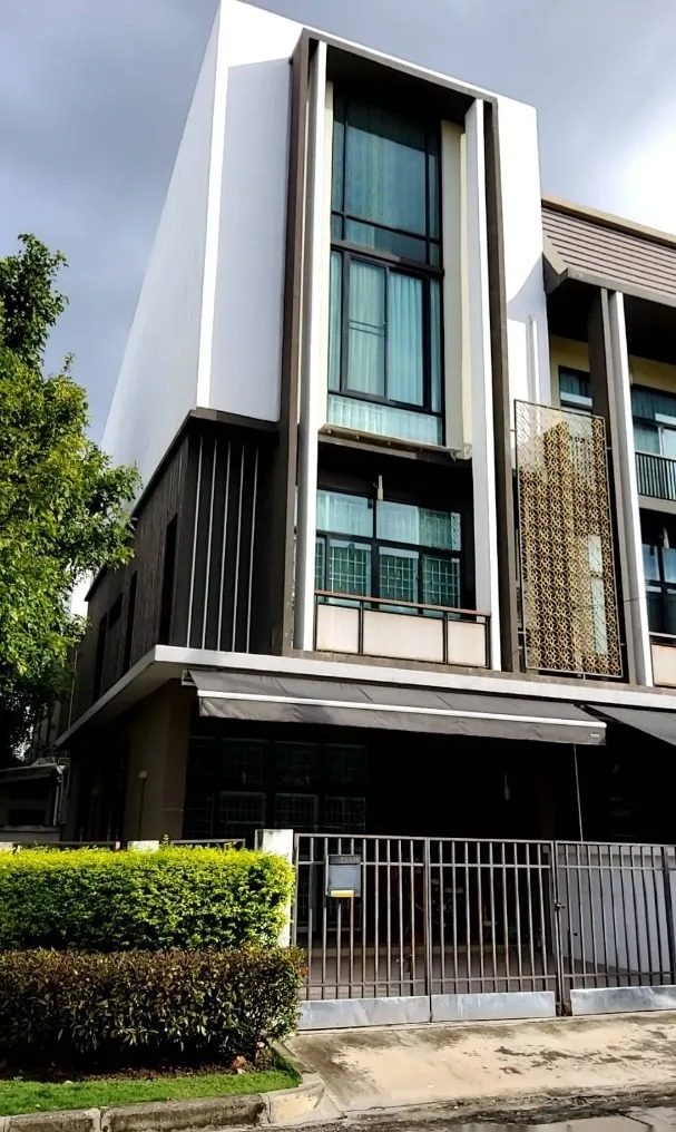 3 Bedroom Townhouse for rent at Flora Wongsawang — photo 1