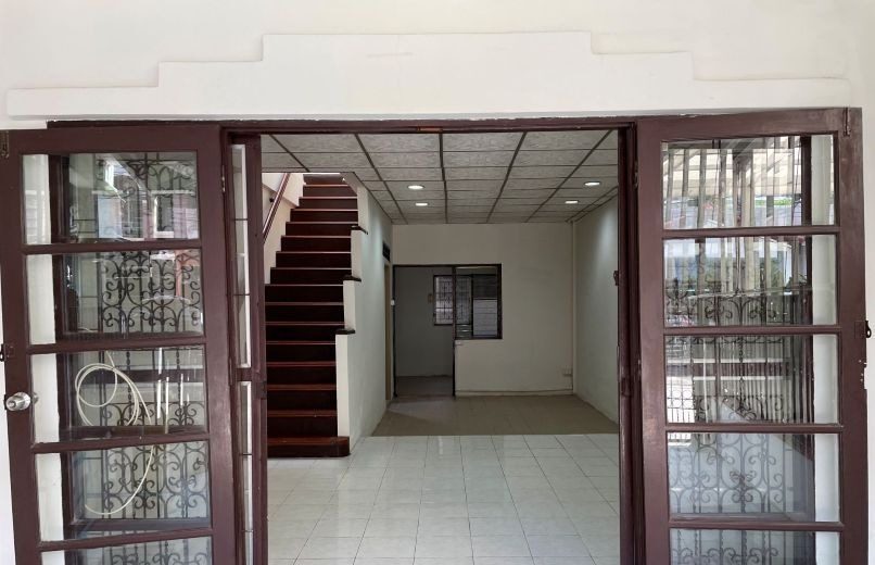 Townhouse for Rent in Rattanathibet — photo 1