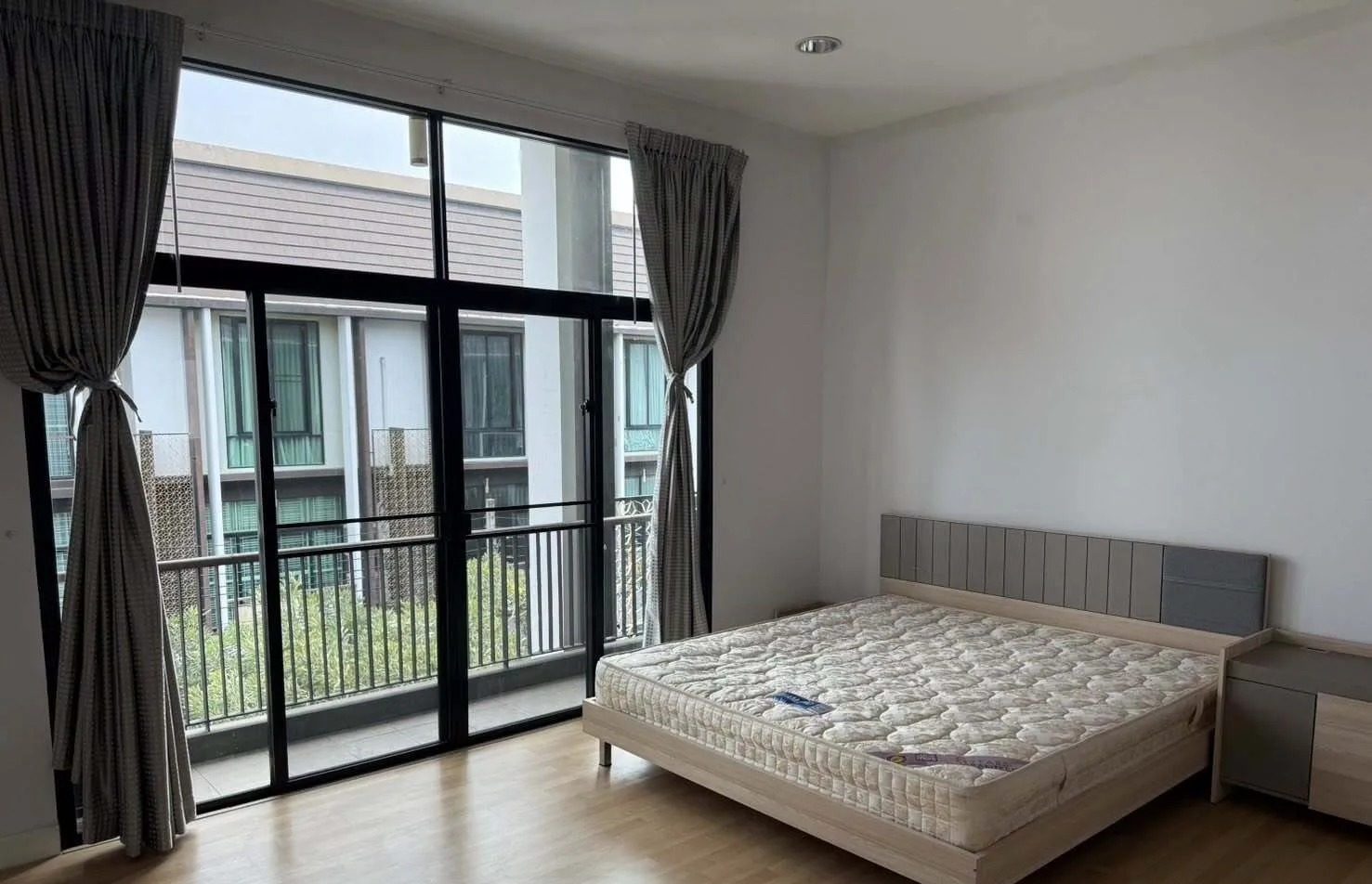 3 Bedroom Townhouse for rent at Flora Wongsawang — photo 3