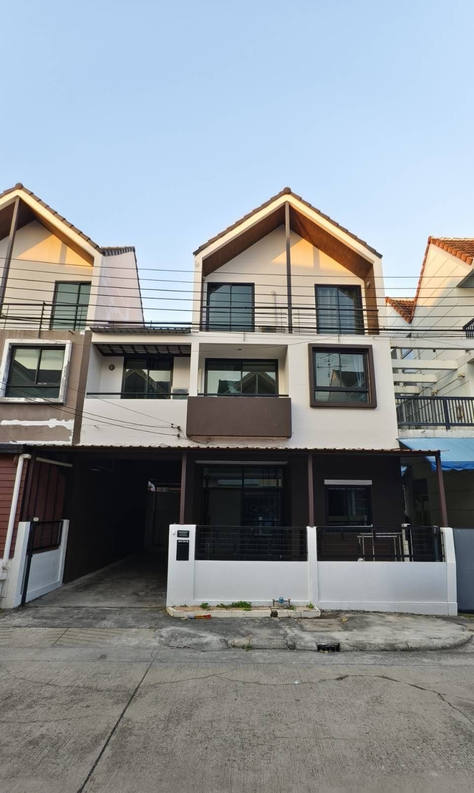 3 Bedroom Townhouse for rent at Baan Lookgolft Premium — photo 2