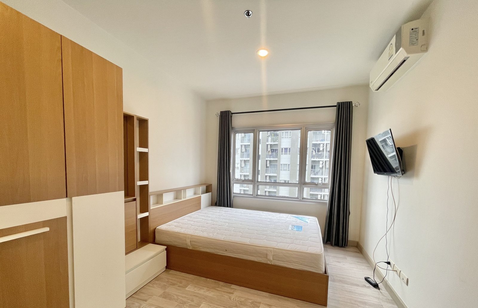 1 Bedroom Condo for rent at Manor Sanambinnam — photo 2