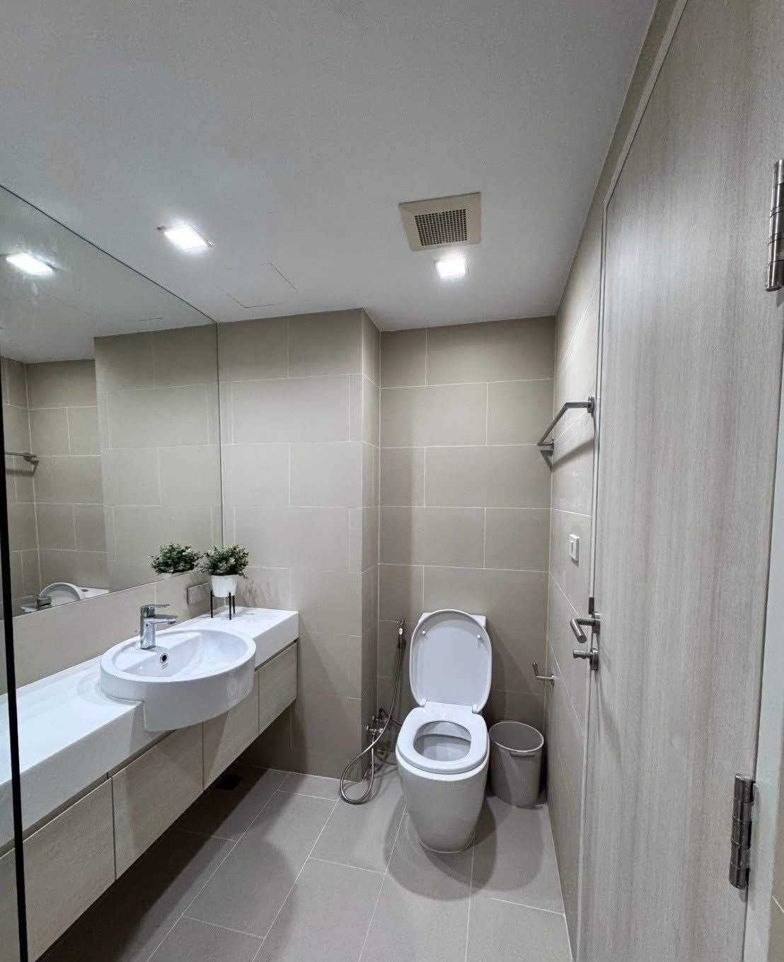 1 Bedroom Condo for rent at Double Lake Condominium — photo 5