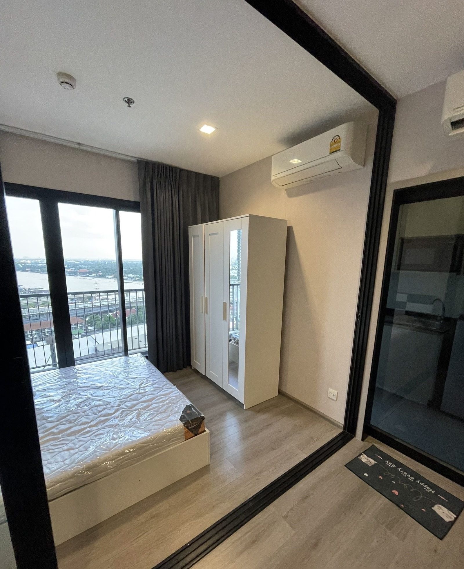 Studio Condo for rent at The Politan Rive — photo 2