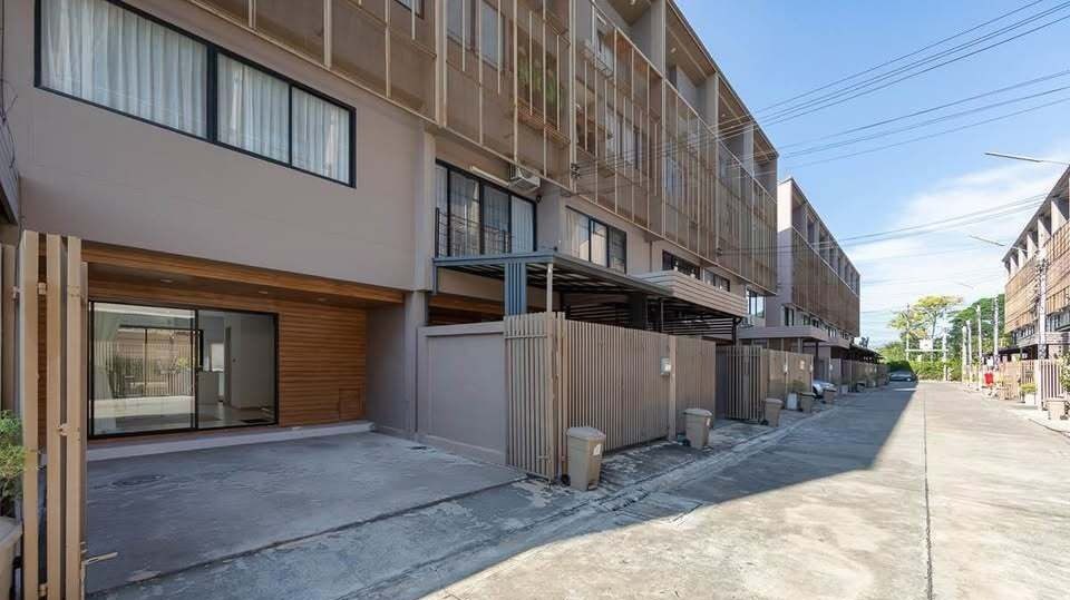 3 Bedroom Townhouse for rent at Haus Niche Chaengwattana - Samakkee — photo 1