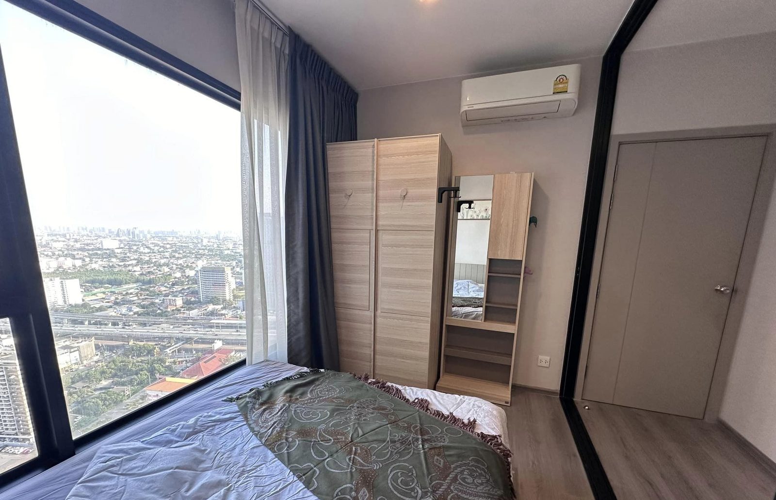 1 Bedroom Condo for rent at The Politan Rive — photo 3