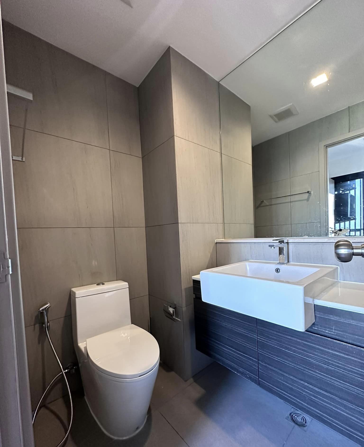 1 Bedroom Condo for rent at The Politan Rive — photo 4