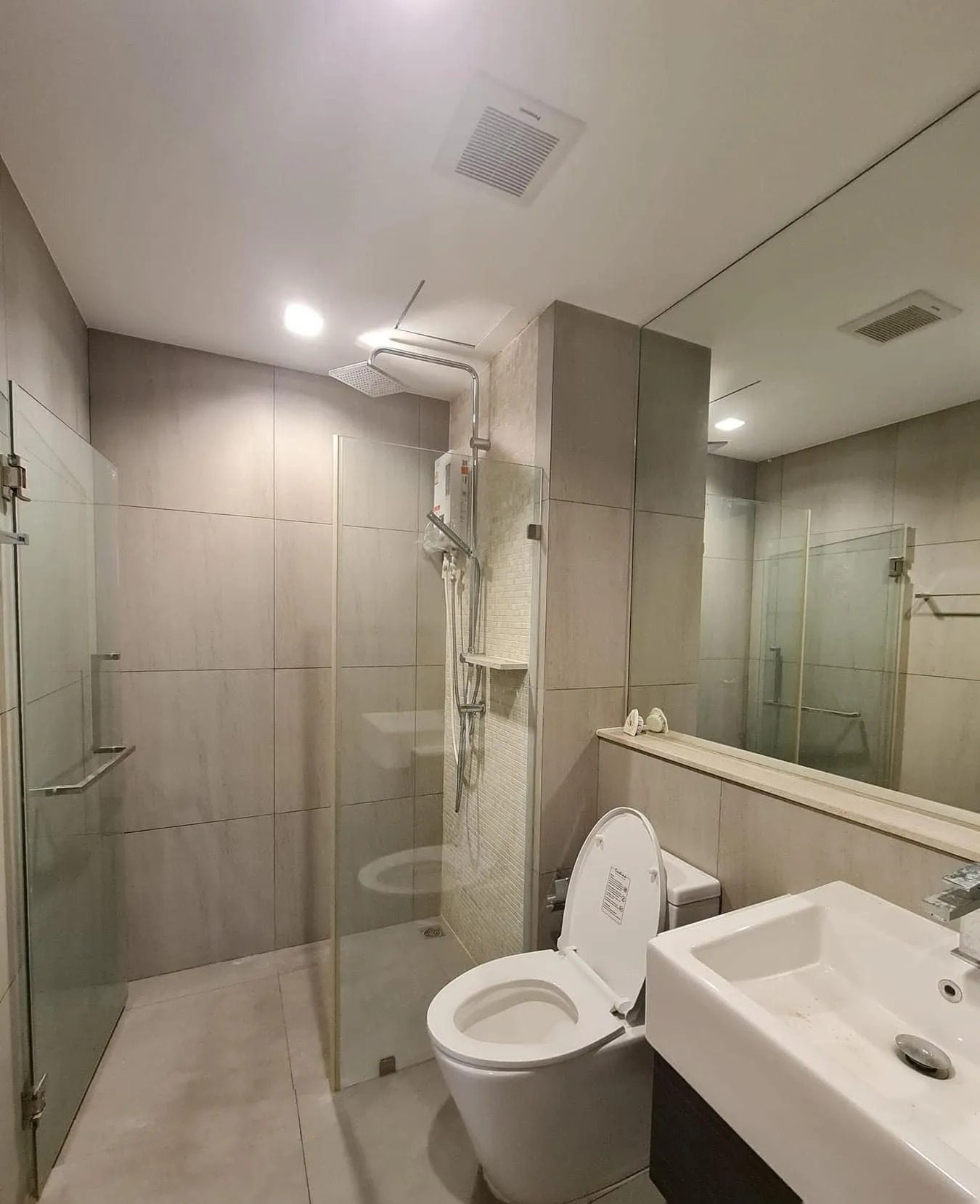 1 Bedroom Condo for rent at The Politan Rive — photo 2