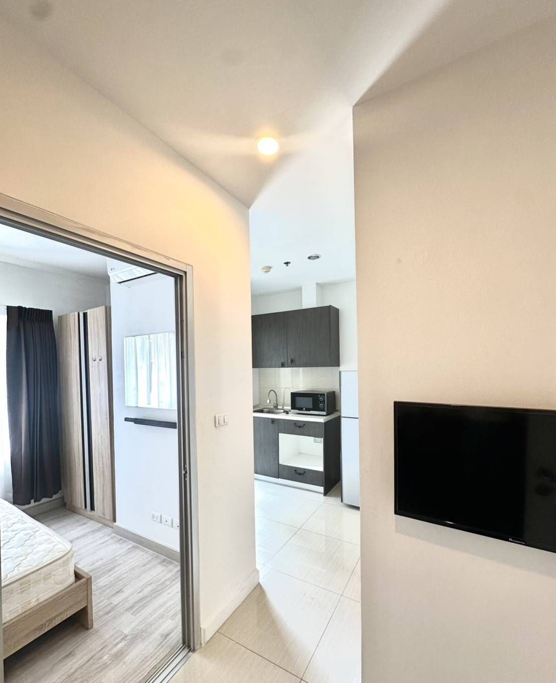 1 Bedroom Condo for rent at Manor Sanambinnam