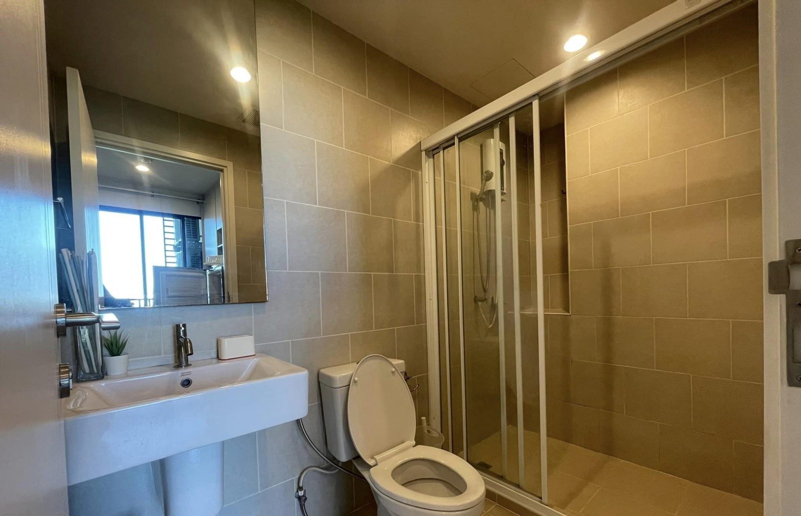 1 Bedroom Condo for rent at The Base Chaengwattana — photo 5